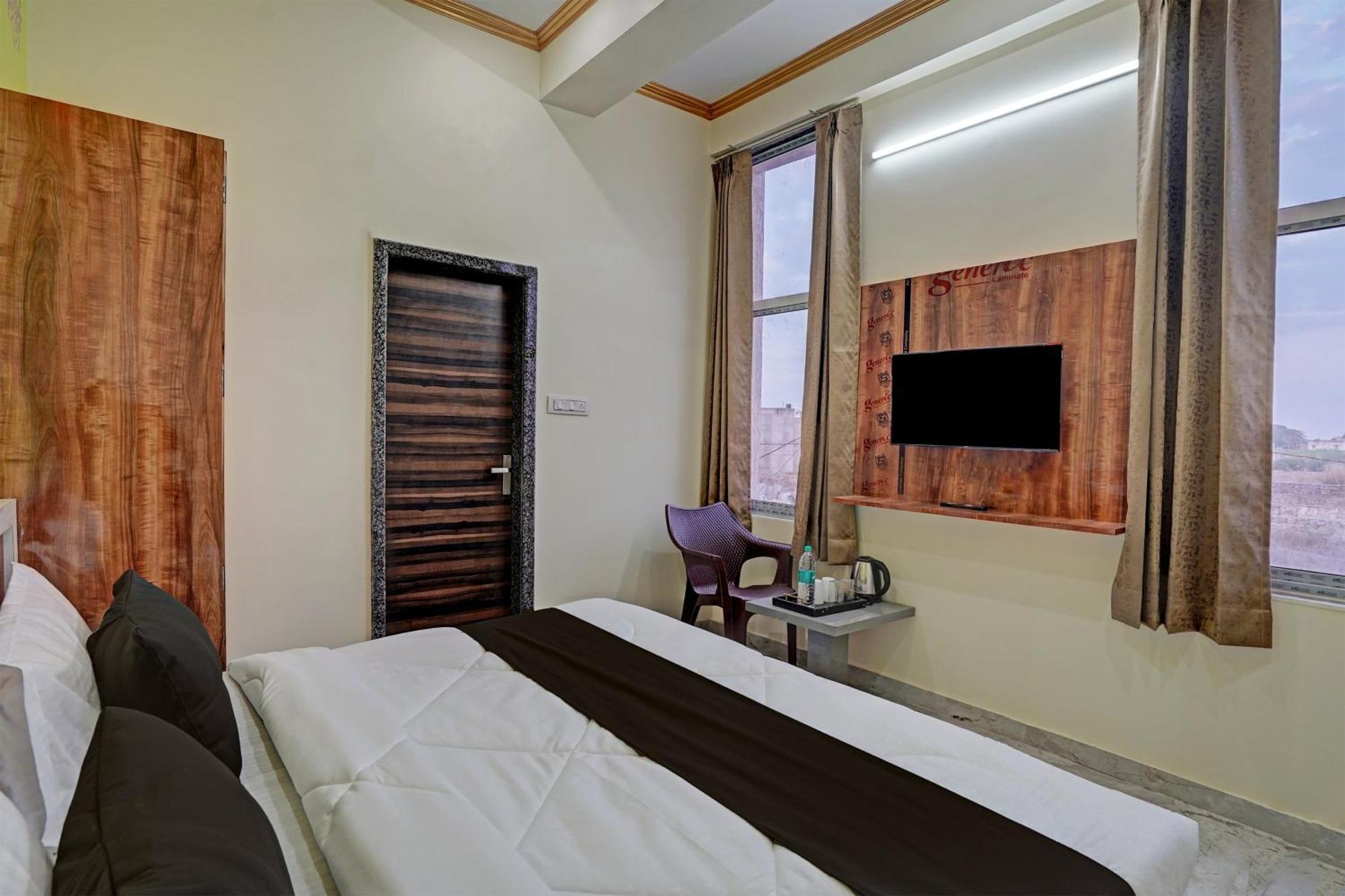 Hotel O Surya Mahal Джайпур Екстериор снимка